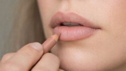 Lip Definition Trick: Strategic Liner Placement That Visually Plumps Lips Without Overdrawing